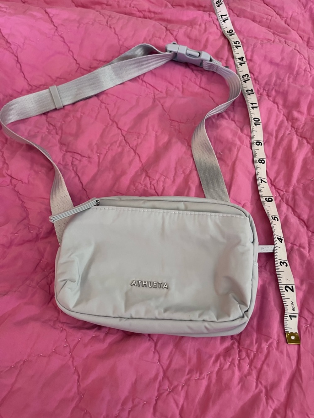 Athleta Light Gray Crossbody Bag in Pale Gray